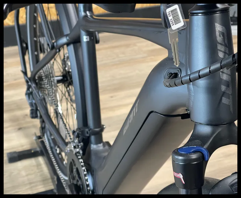 Giant Explore E+ 1 625 GTS Medium Gunmetal Black 2021 ex-demo-2